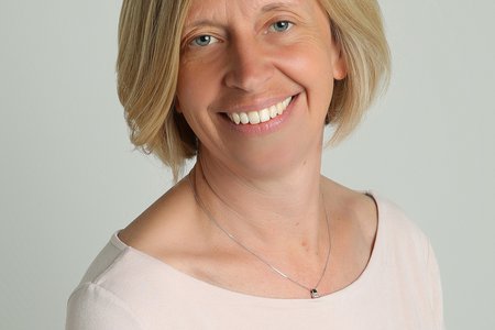 Dr Kate Tredgett (FRCP)