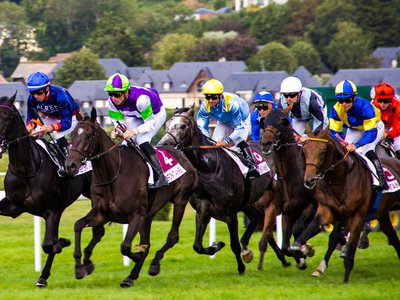 Cheltenham races (unsplash)