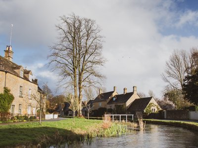 Gloucestershire village (unsplash)
